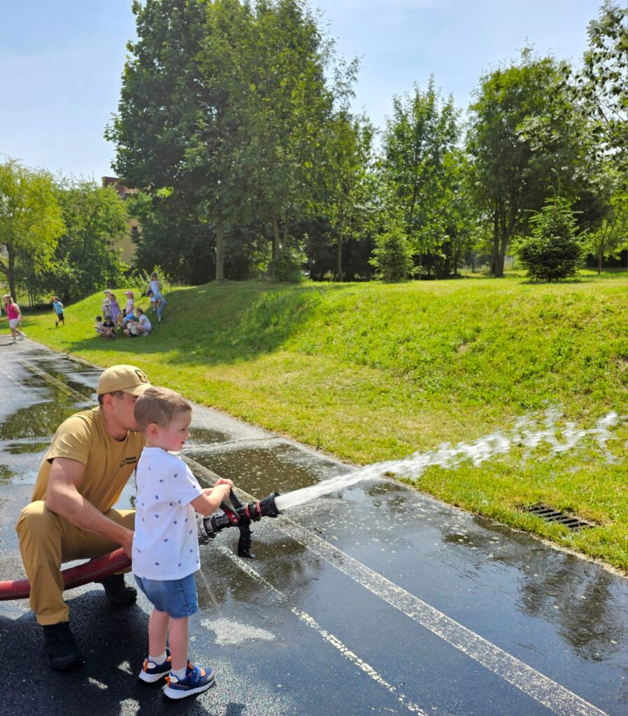 Wizyta Strażaków z PSP w Świebodzinie w Przedszkolu Publicznym nr 8