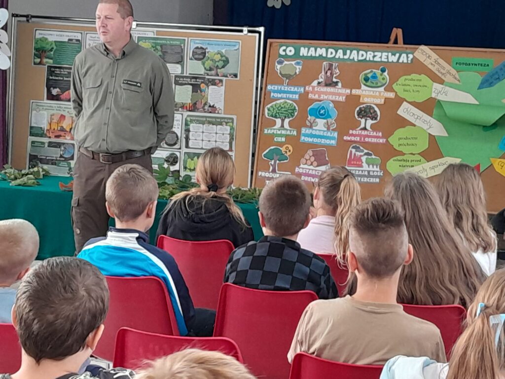 Międzynarodowy Dzień Drzewa w Zespole Edukacyjnym nr 1