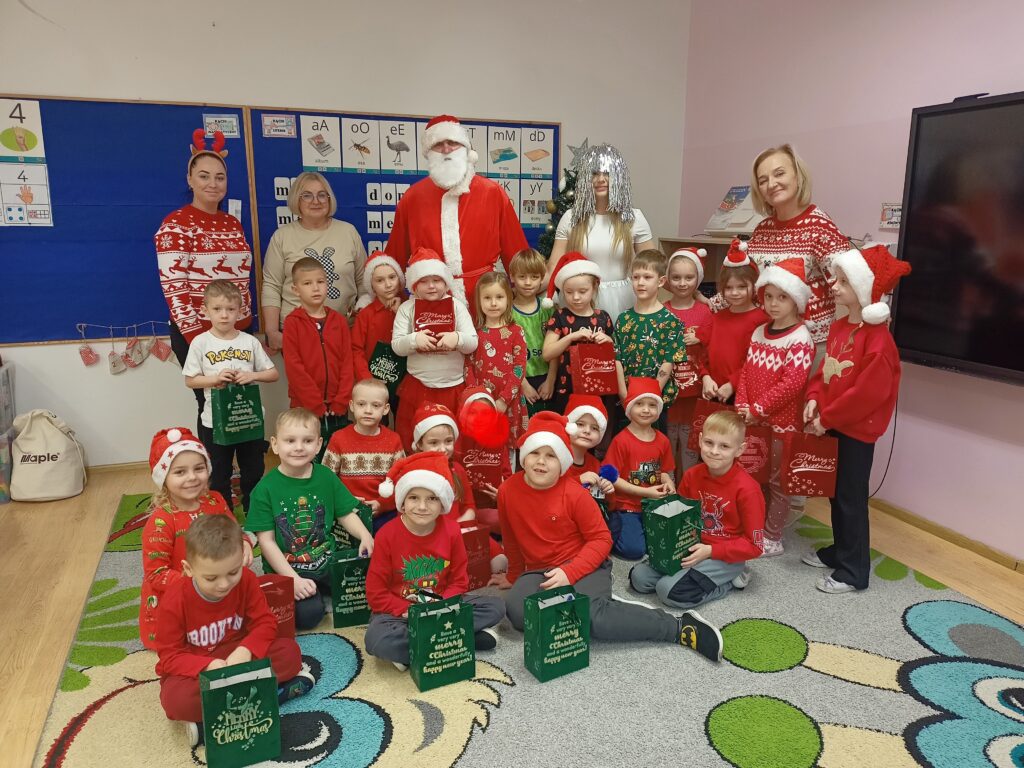 Mikołaj z wizytą u ,,Odkrywców”