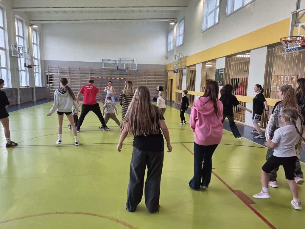 „Rozgrzewamy serca” – sportowo i z sercem!