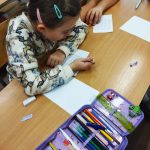 uczniowie wykonujący zadania