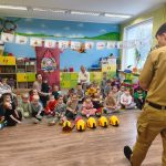 wizyta strażaka w przedszkolu