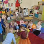 grupa przedszkolna w Dniu Kobiet-zajęcia