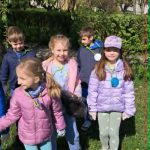 Dzieci z przedszkola podczas obchodów Dnia Ziemi