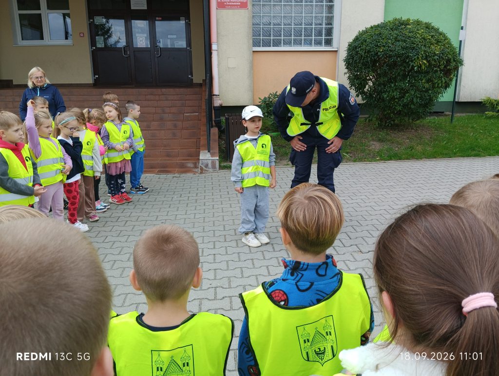 Bezpieczna droga do przedszkola – spotkanie z policjantami